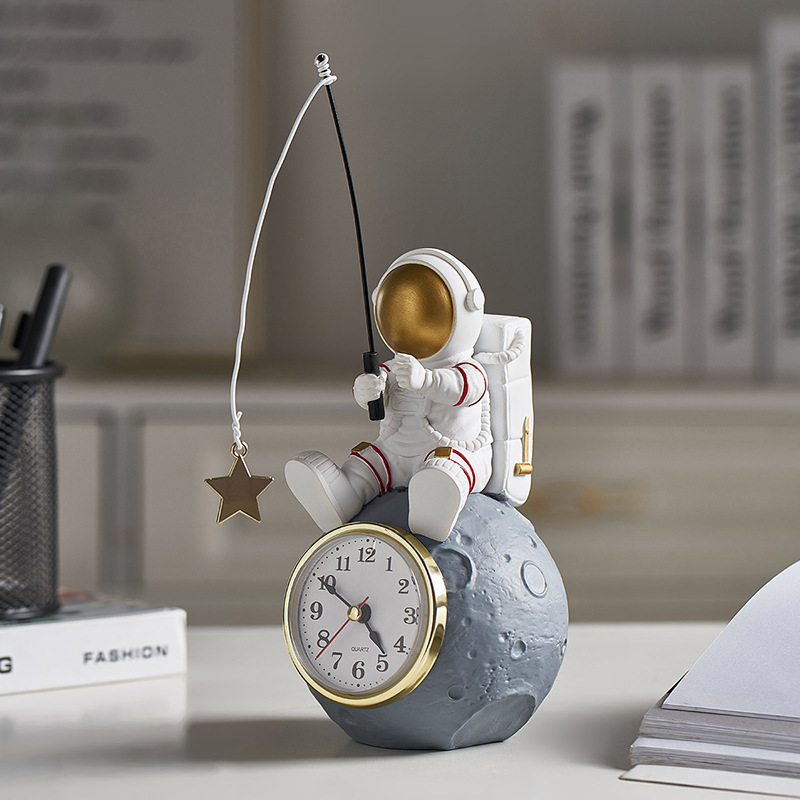 18 Years Factory агент рынка Иу - Astronaut Desktop Spaceman Clock Small Ornament Decoration – Sellers Union