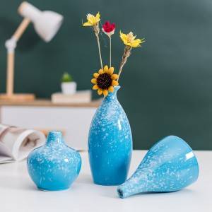Синяя звездная керамическая ваза с декоративными украшениями