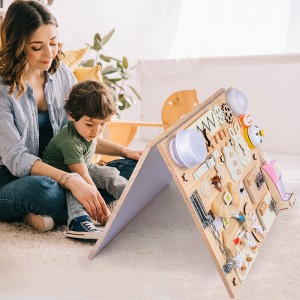 ビジーボードは親子インタラクションのロックを解除します木製の子供用知育玩具