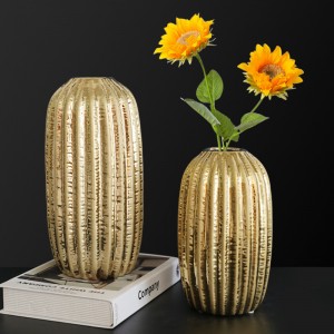 Poszycie złotych ceramicznych wazonów dekoracyjnych