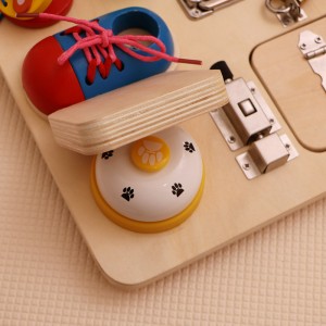 Xoguetes educativos Montessori para desbloquear Toy Busy Board