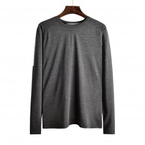 Fashion new men’s round neck long sleeves simple and comfortable