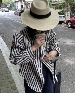 2022 factory custom new plus size women’s fashion sexy black and white loose striped shirt