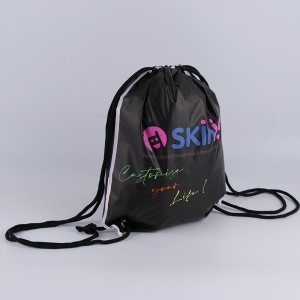 Црна торба со врвки за влечење прилагодено за печатење мат дизајн на ранец