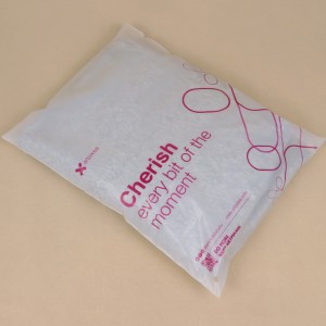 Biologicky odbúrateľná matná polymailová prepravná taška