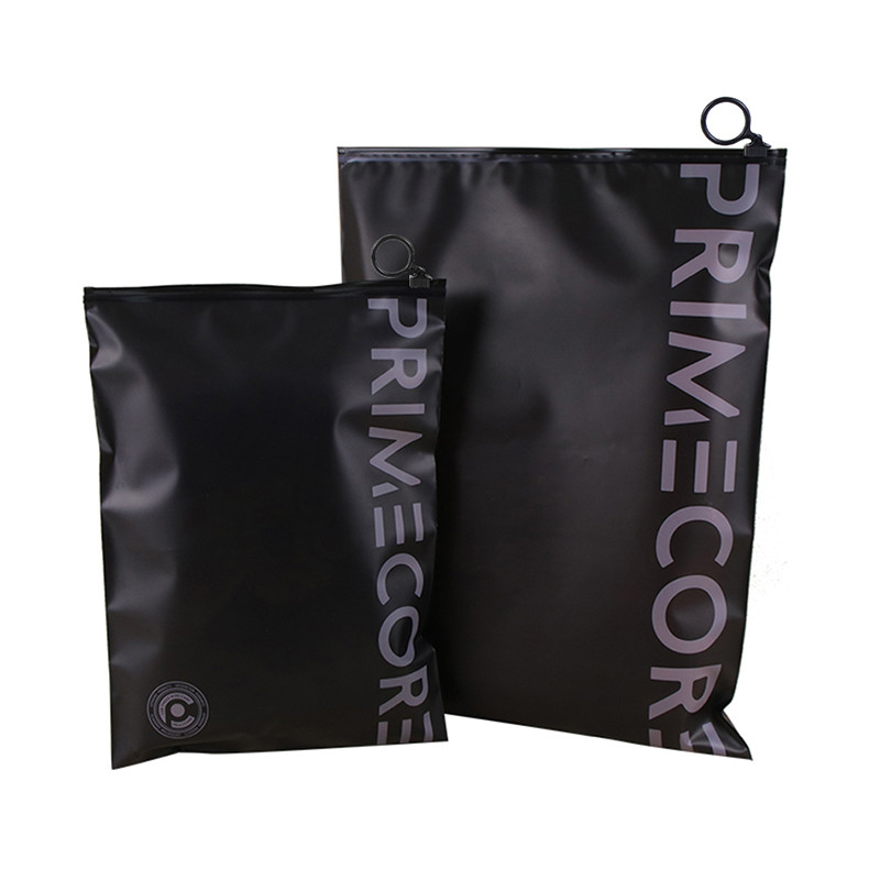 Custom logo black matte CPE clothing zipper bag with circle (1)