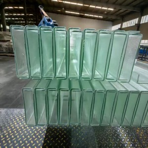 Roheline U-profiiliga klaas