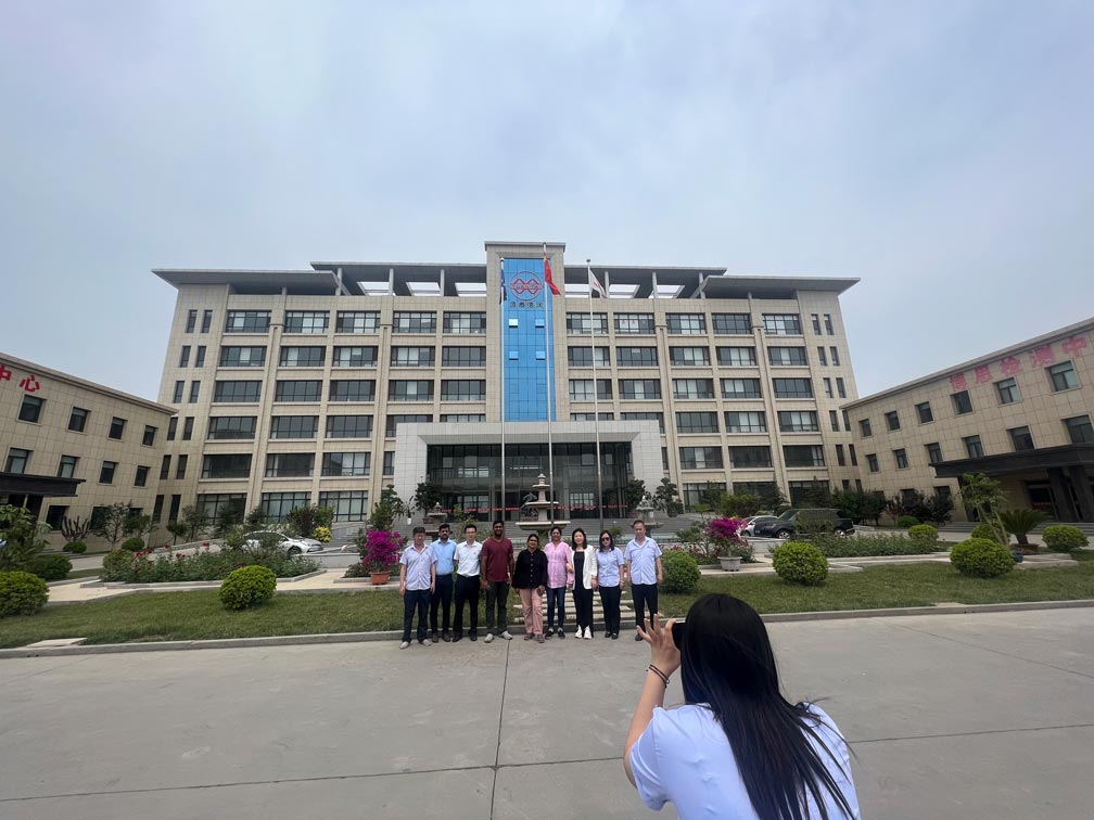Yuantai Derun’s circle of friends is getting bigger and bigger-warmly welcome UAE customers to visit and order at Yuantai Derun Steel Pipe Factory