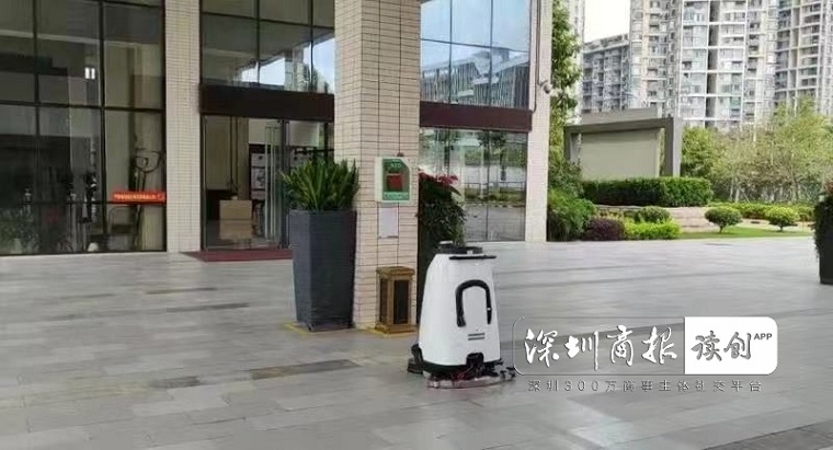 Shenzhen Economic Daily: Washing, Vacuuming, Dust Pushing, Dirt Removing and so on.“Sanitation Worker” Robots on the Shenzhen Metro Vehicles