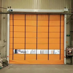 Stohovateľné roletové PVC dvere pre rýchly a bezpečný prístup