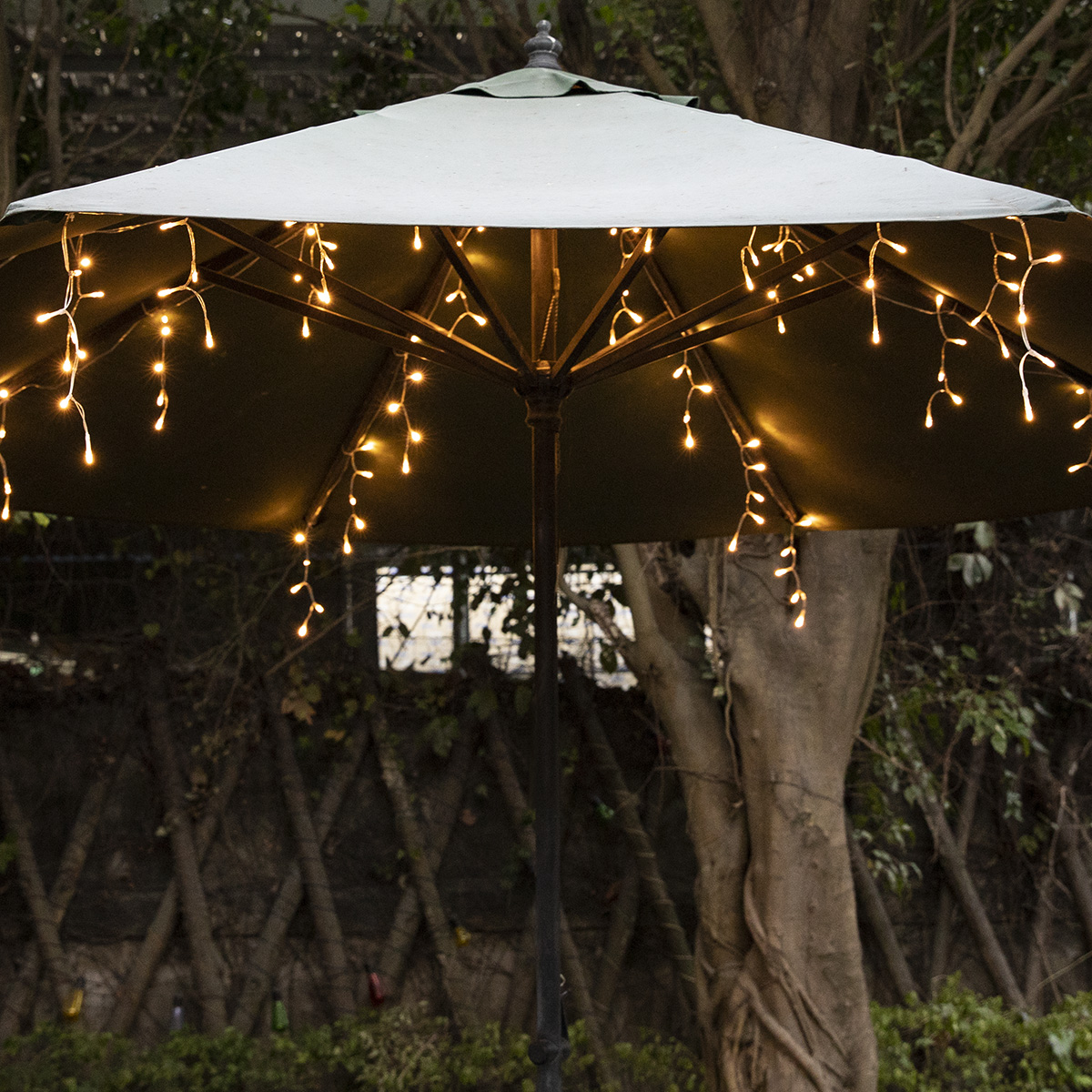 Solar Powered Umbrella Lights for Patio Umbrellas | ZHONGXIN Featured Image