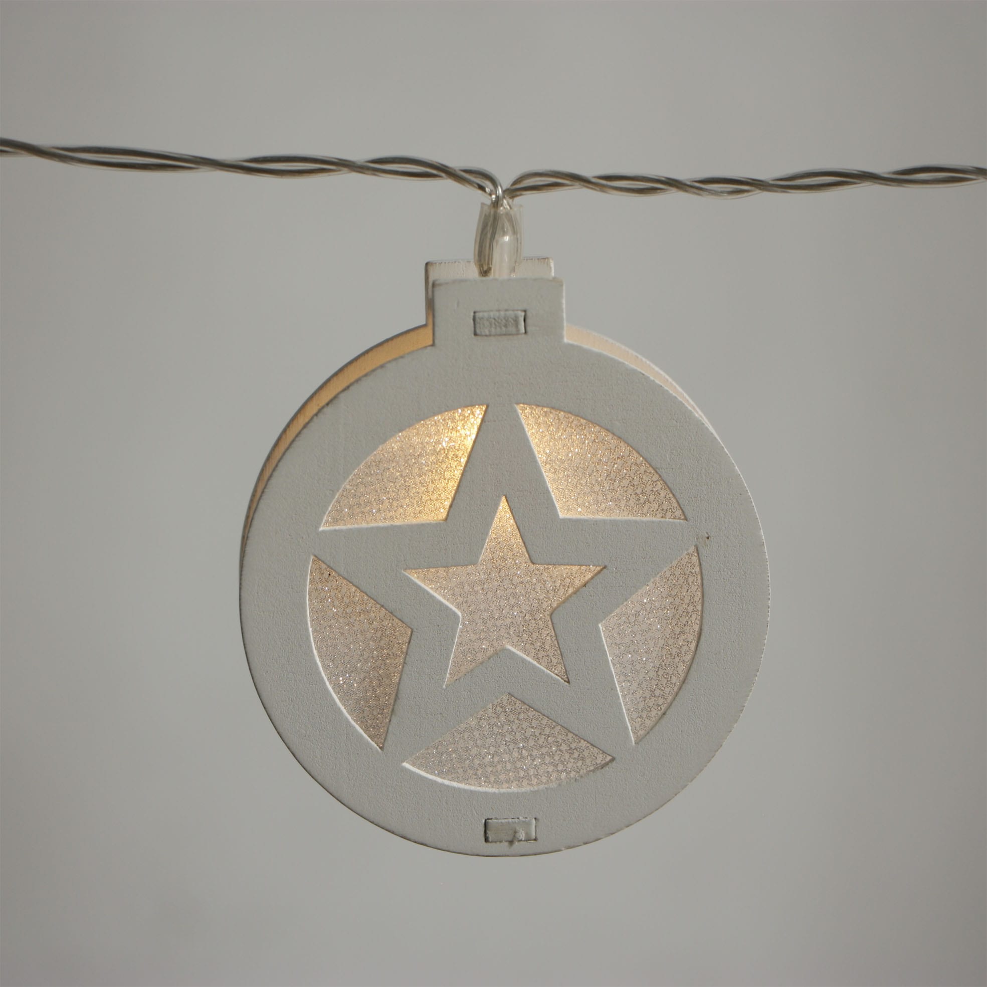 Natural Materials Round White Wooden Star String Light Featured Image