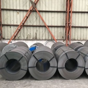 Bobina di acciaio laminato a caldo al carbonio nero HRC A36 Q235 larghezza 1500 mm / striscia