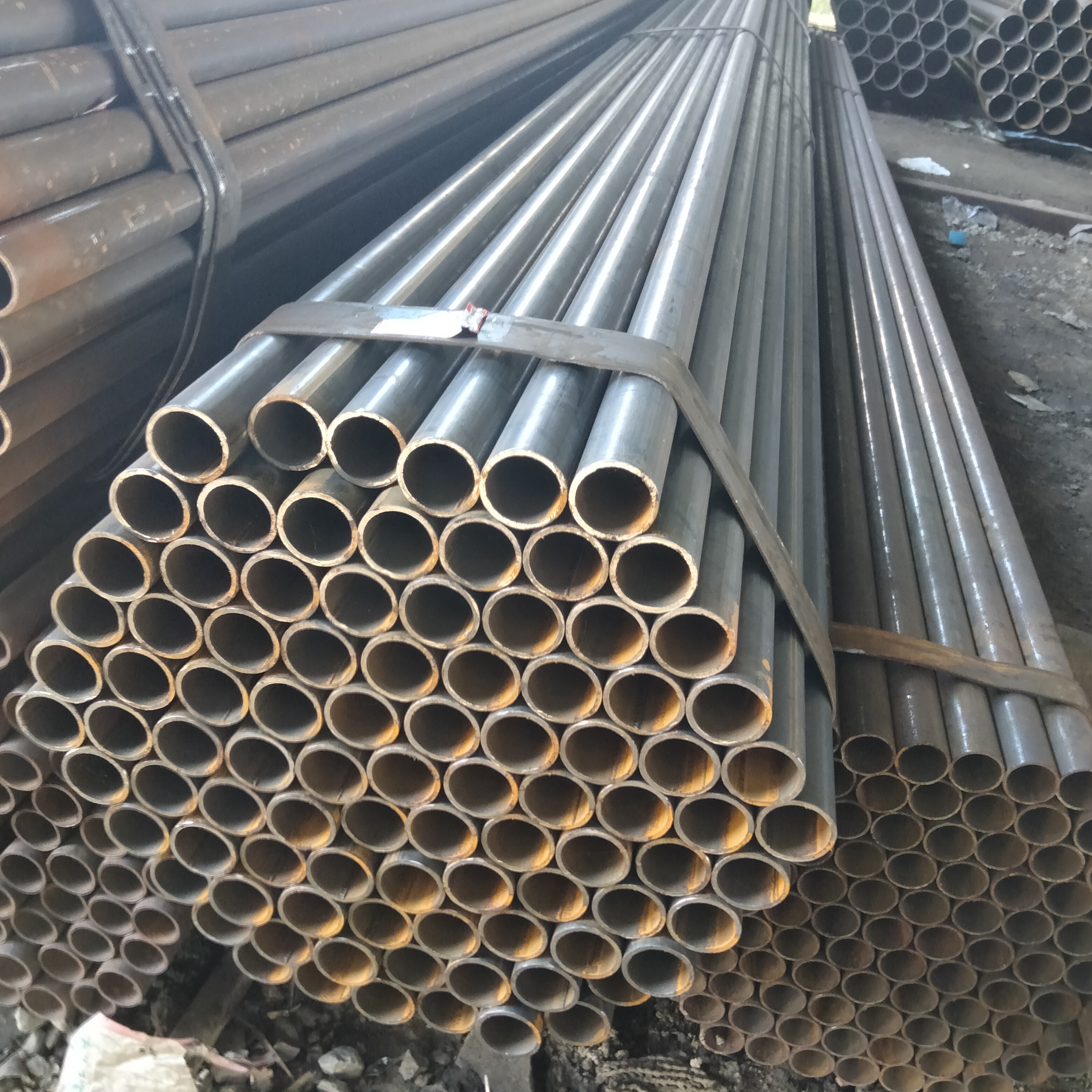 Shanghai Zhongzeyi Metal Materials Co, Ltd svetsar stålrör bearbetning