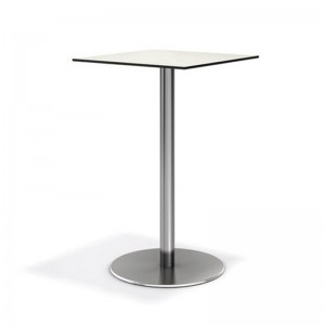 Paprasto stiliaus kompaktiškas stalas, skirtas naudoti biure