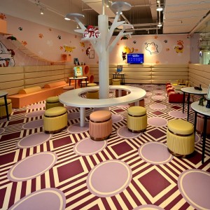 Mobilier Personalizat Zona Publica Comerciala, masa si scaune pentru Biblioteca Hotelului Coffee Shop, parcuri pentru copii