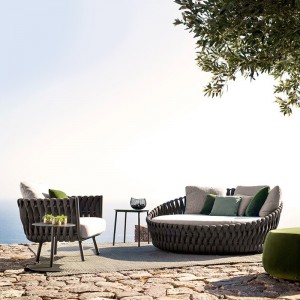 Los muebles del patio fijan el sofá al aire libre de la cuerda que teje del marco de aluminio
