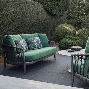 Zewnętrzna sofa rattanowa, meble ogrodowe w hotelu Villa, kombinacja sof ogrodowych